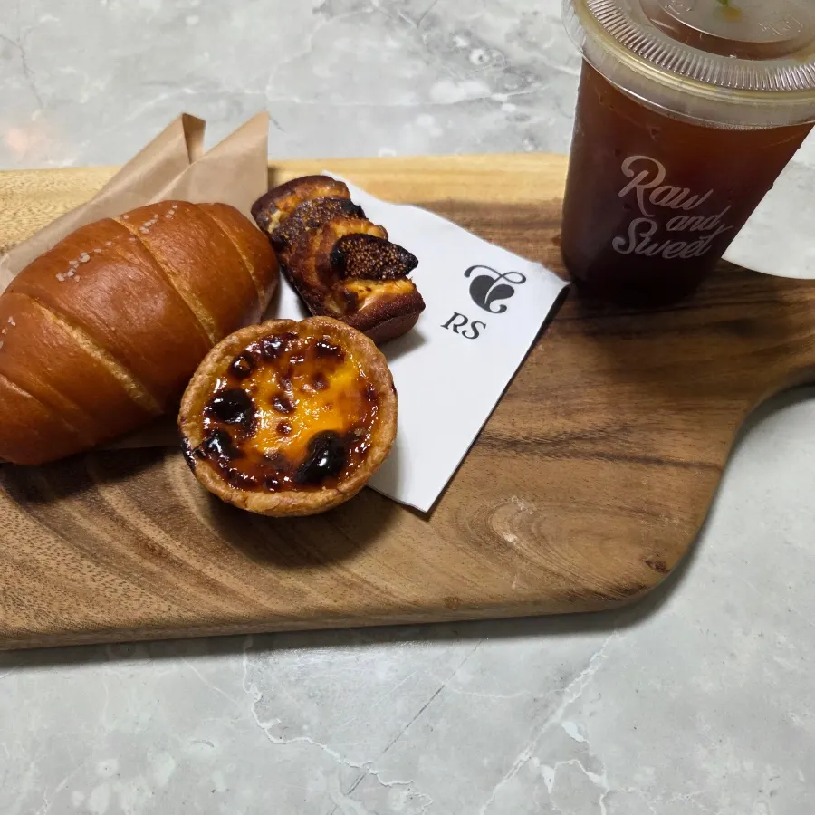 Egg tart plated at home