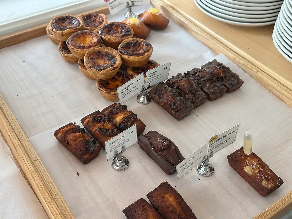 Bakery dessert price guide and display
