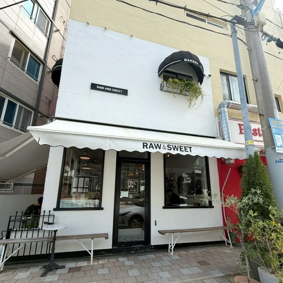 Exterior of Low & Sweet Bakery