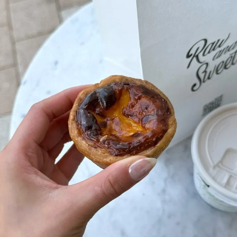 Cross-section showing the egg tart custard