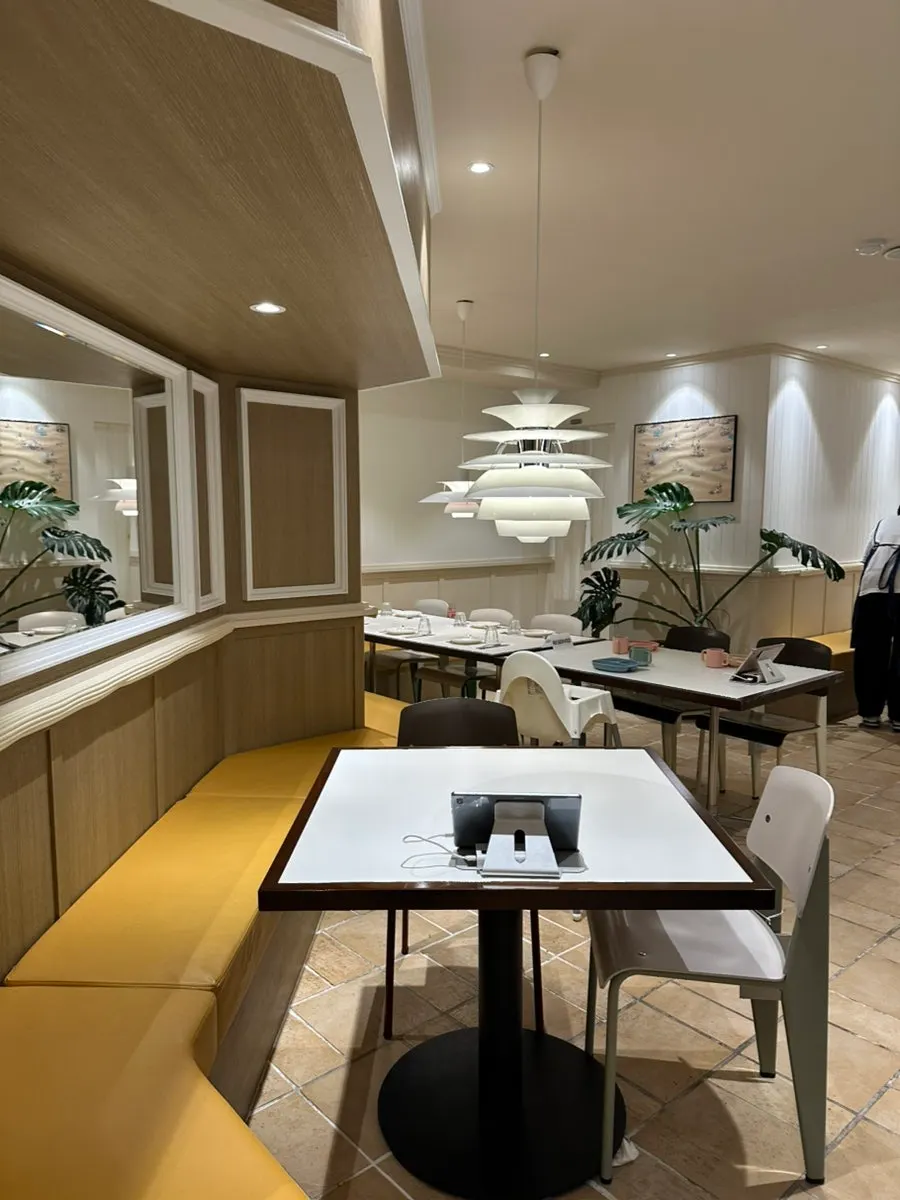 Bueokgan interior with yellow seating