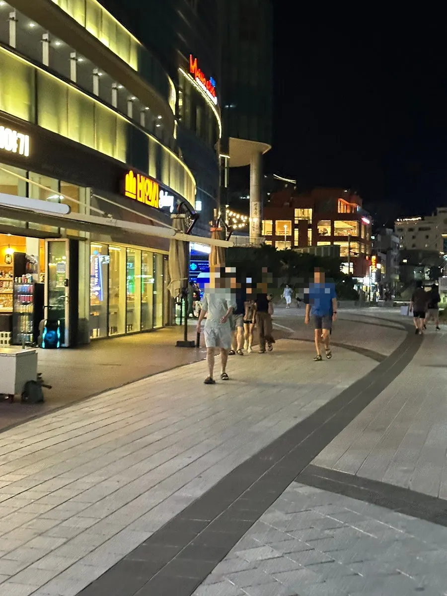 Night walk toward Haeundae Beach