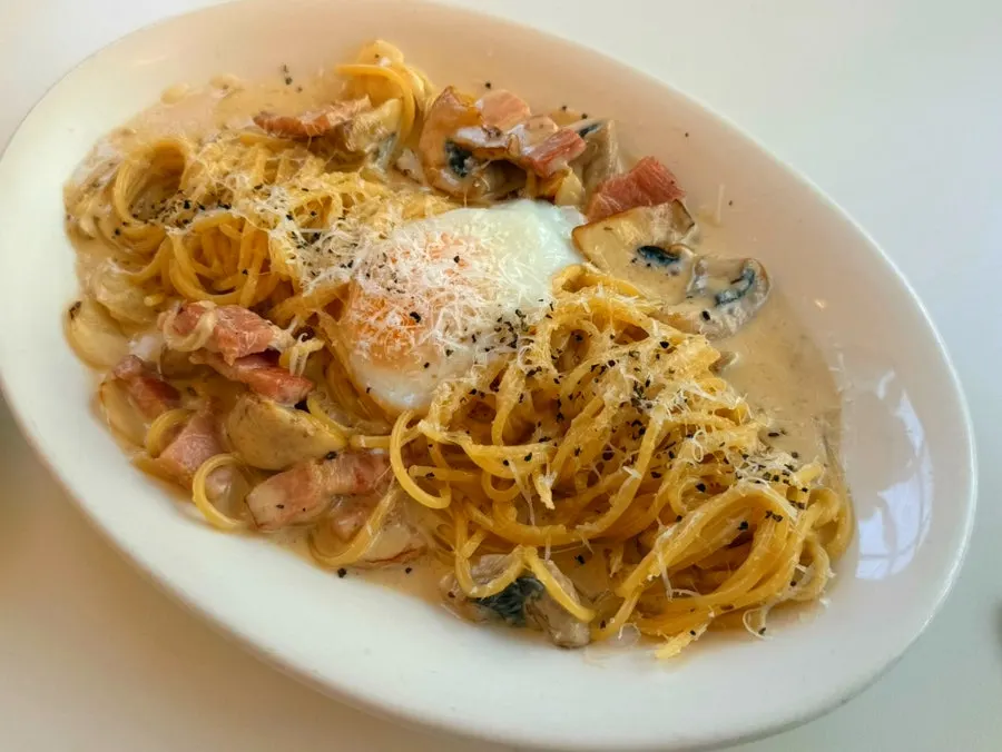 Bacon-loaded carbonara pasta at Bueokgan