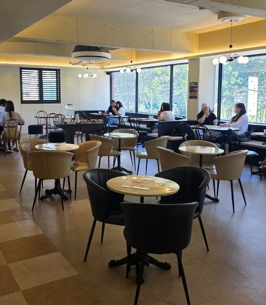 Geumsong Deokmi café visited in the afternoon