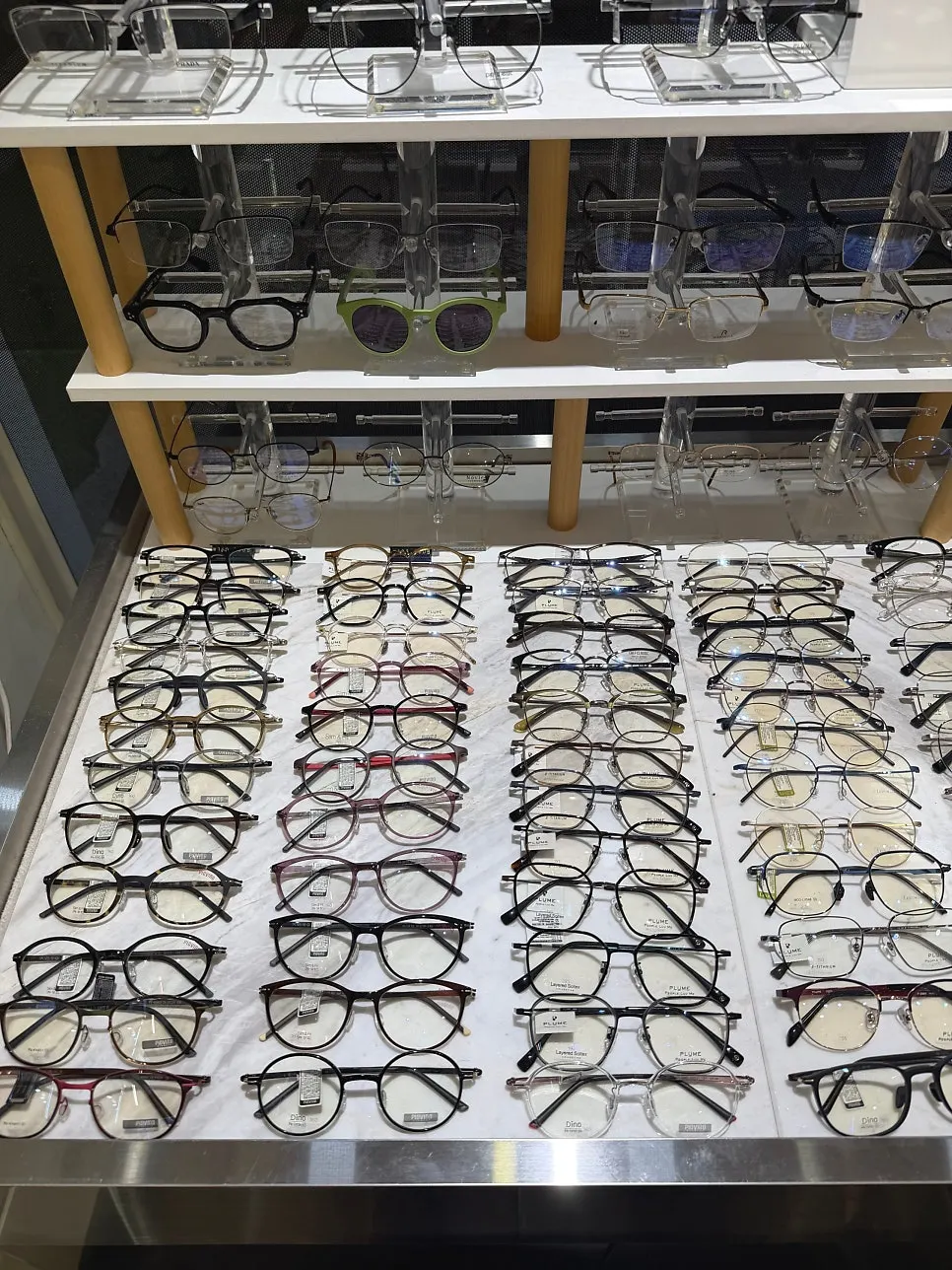 Oakley goggle product display