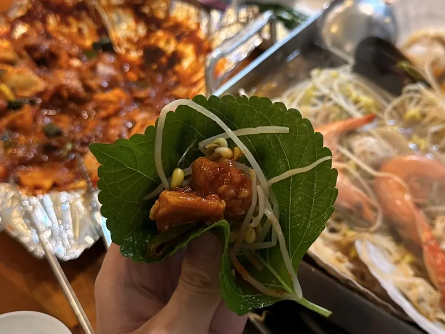 깻잎에 싸 먹는 양념 산곰장어