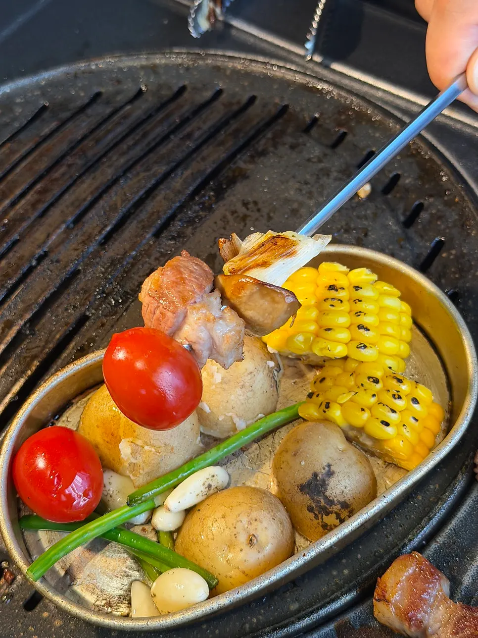 Butter-grilled vegetables served on a plate