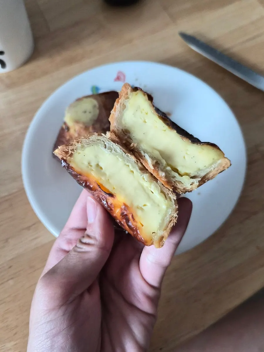 Cross-section of the crisp egg tart