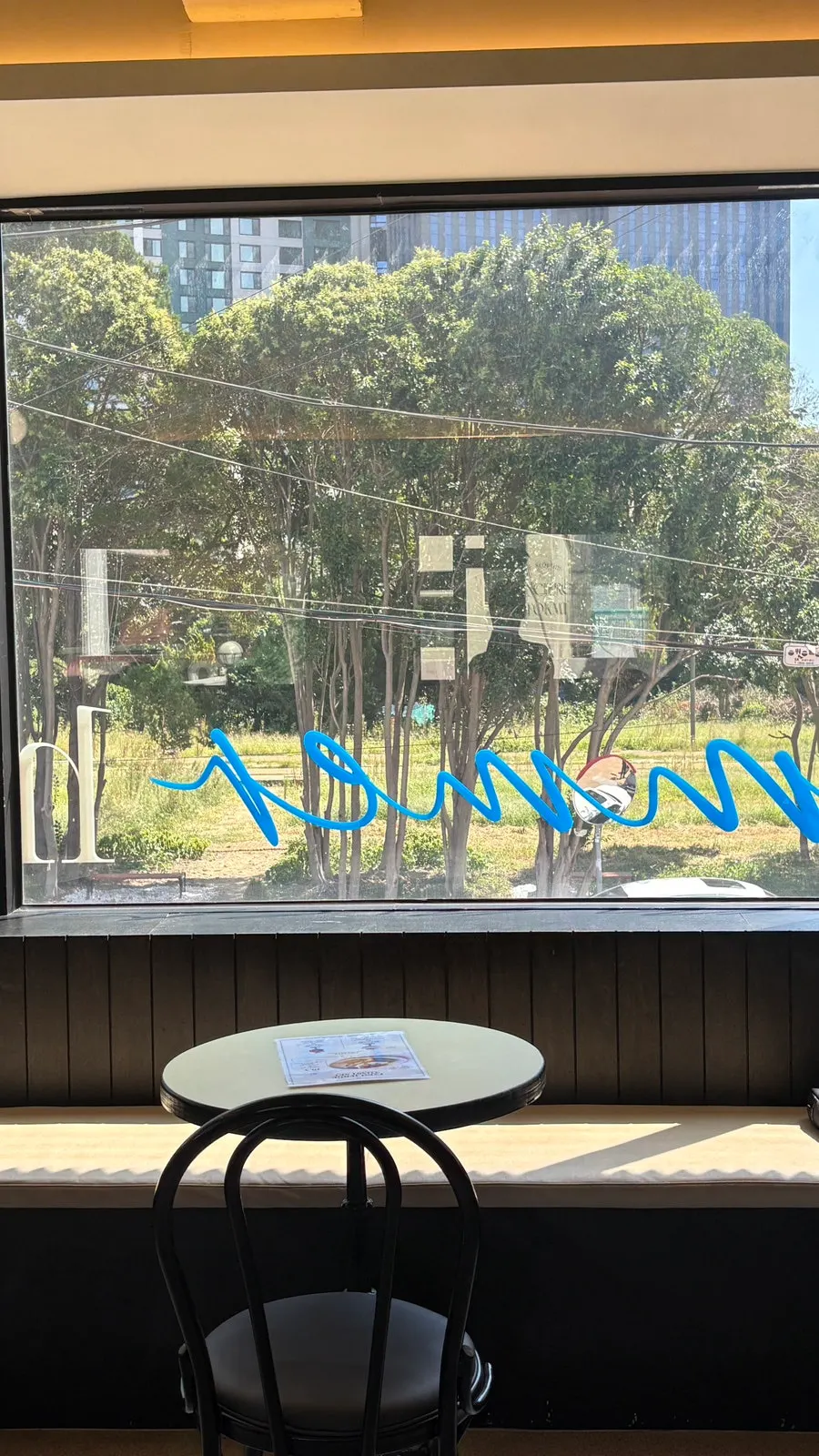 Warm, emotional interior of Geumsong Deokmi