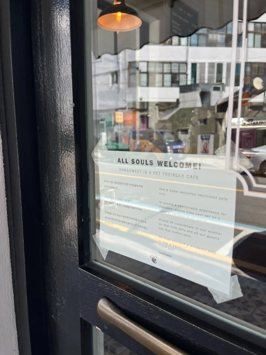 Exterior view of Low & Sweet Bakery café