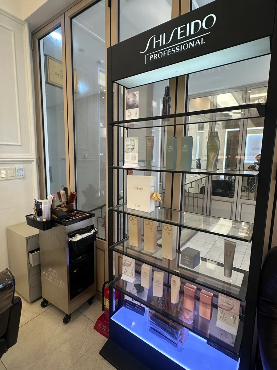 Shiseido clinic products displayed at Drapore Haeundae Jung-dong Branch