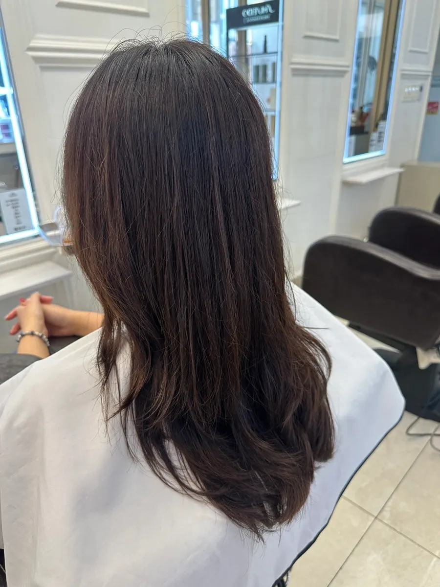 Side hair calmly settled after the Hoyu clinic