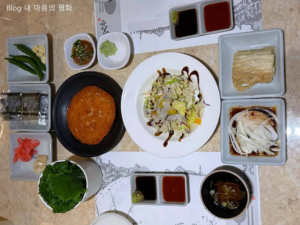 가지런히 차려진 기본 반찬 상차림