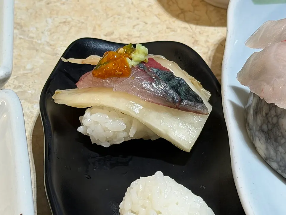 Mackerel sashimi placed on sushi rice