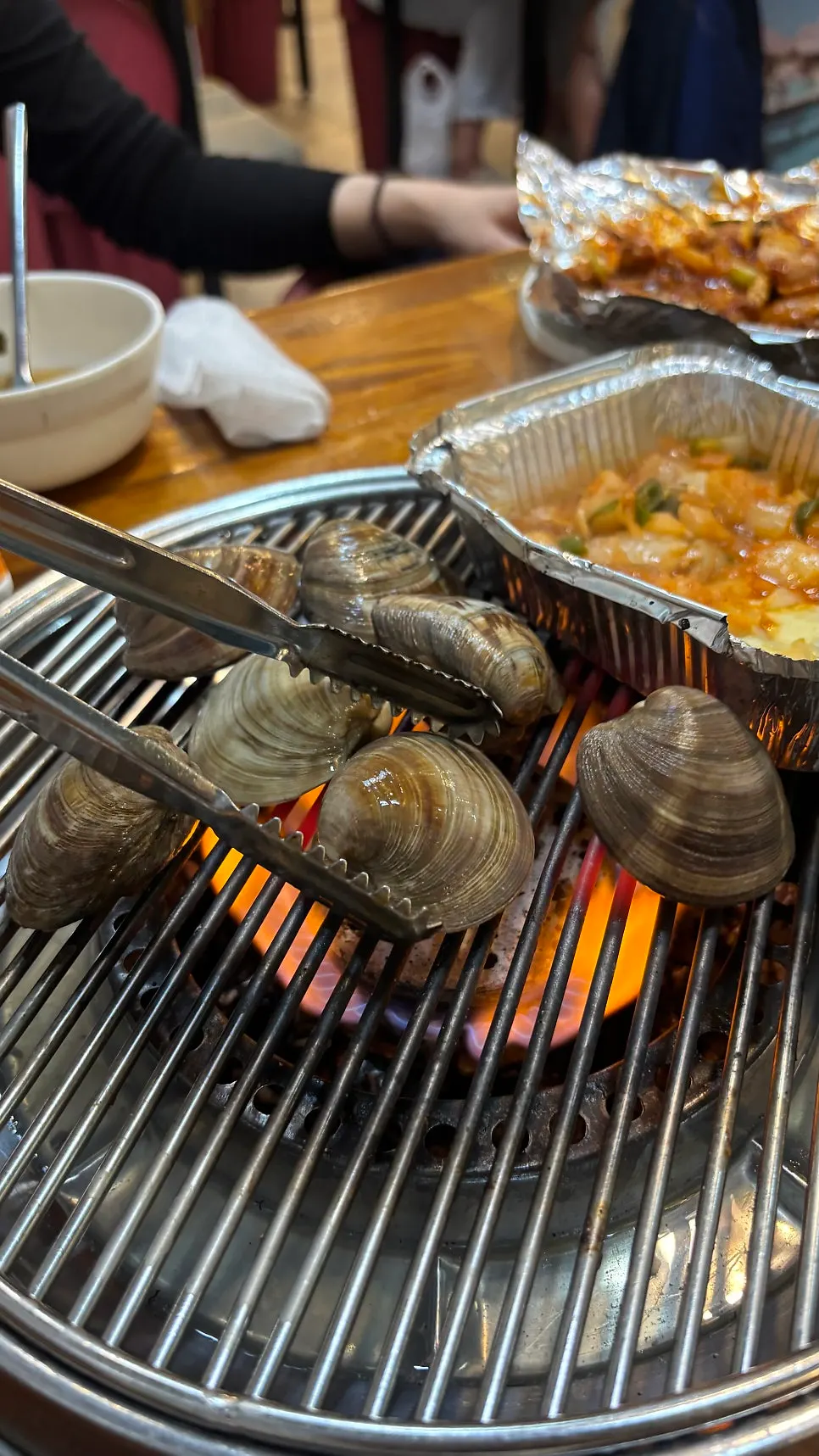 초장에 찍어 먹는 조개살
