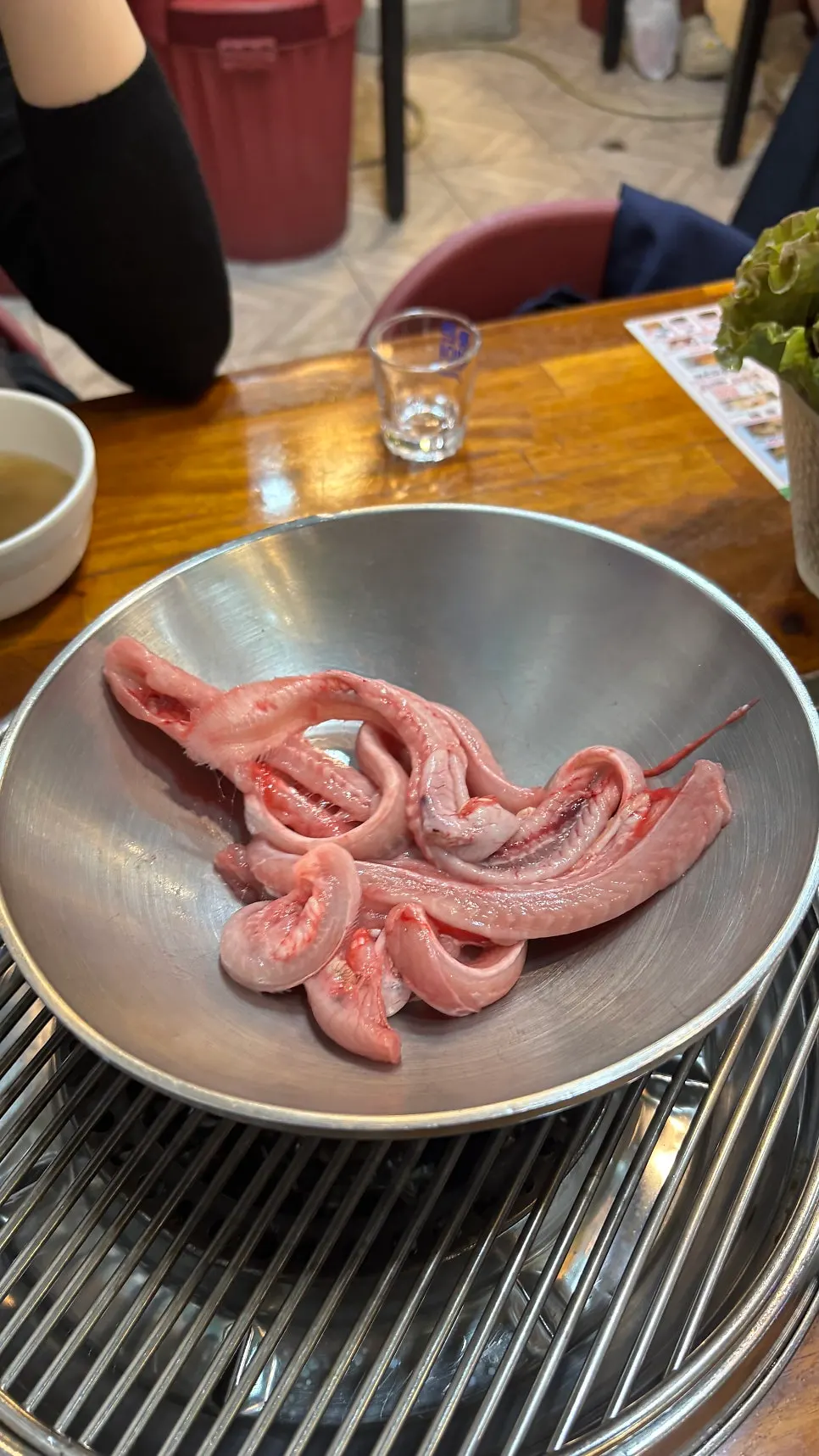 초벌 전 보여주는 생곰장어