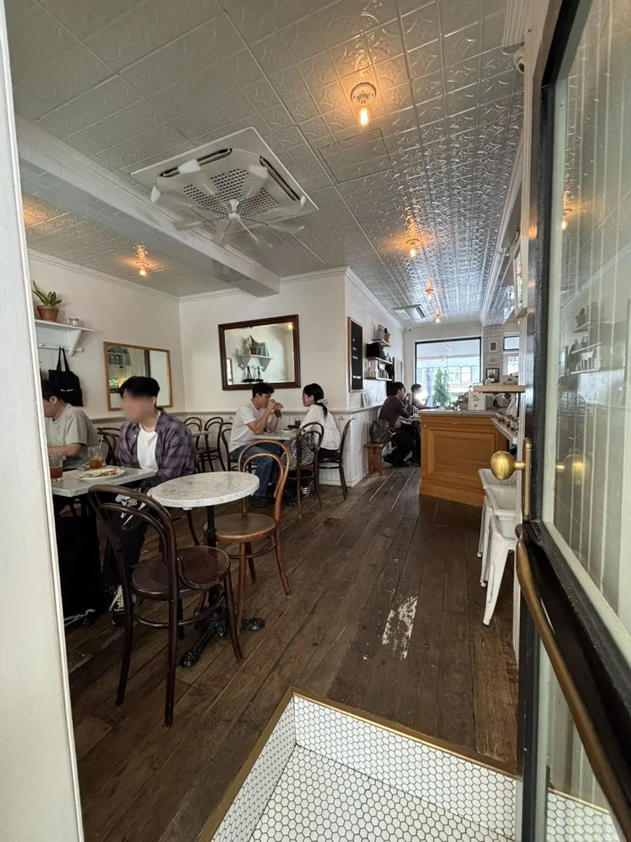 Interior decor and lighting at Low & Sweet Bakery