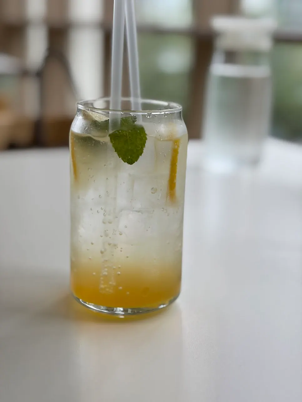 A refreshing glass of lemonade