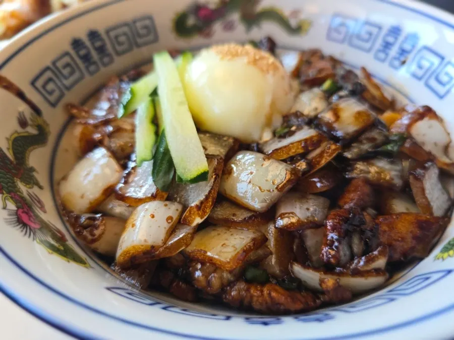 런치세트 중화요리의 식사 장면