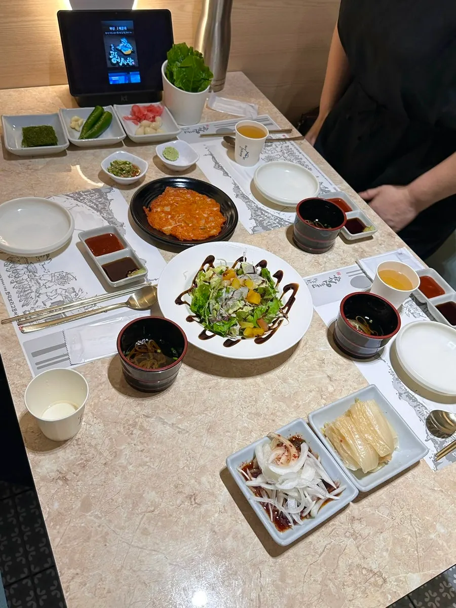 Basic side dishes including kimchi pancake and salad