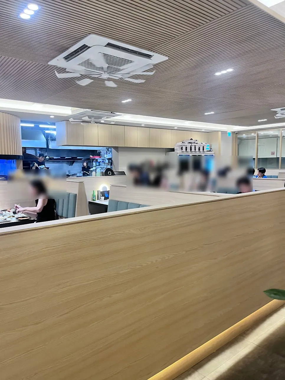 매장 내 대형 수조