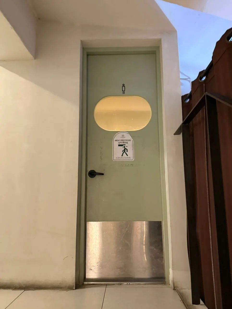 Restaurant restroom directions