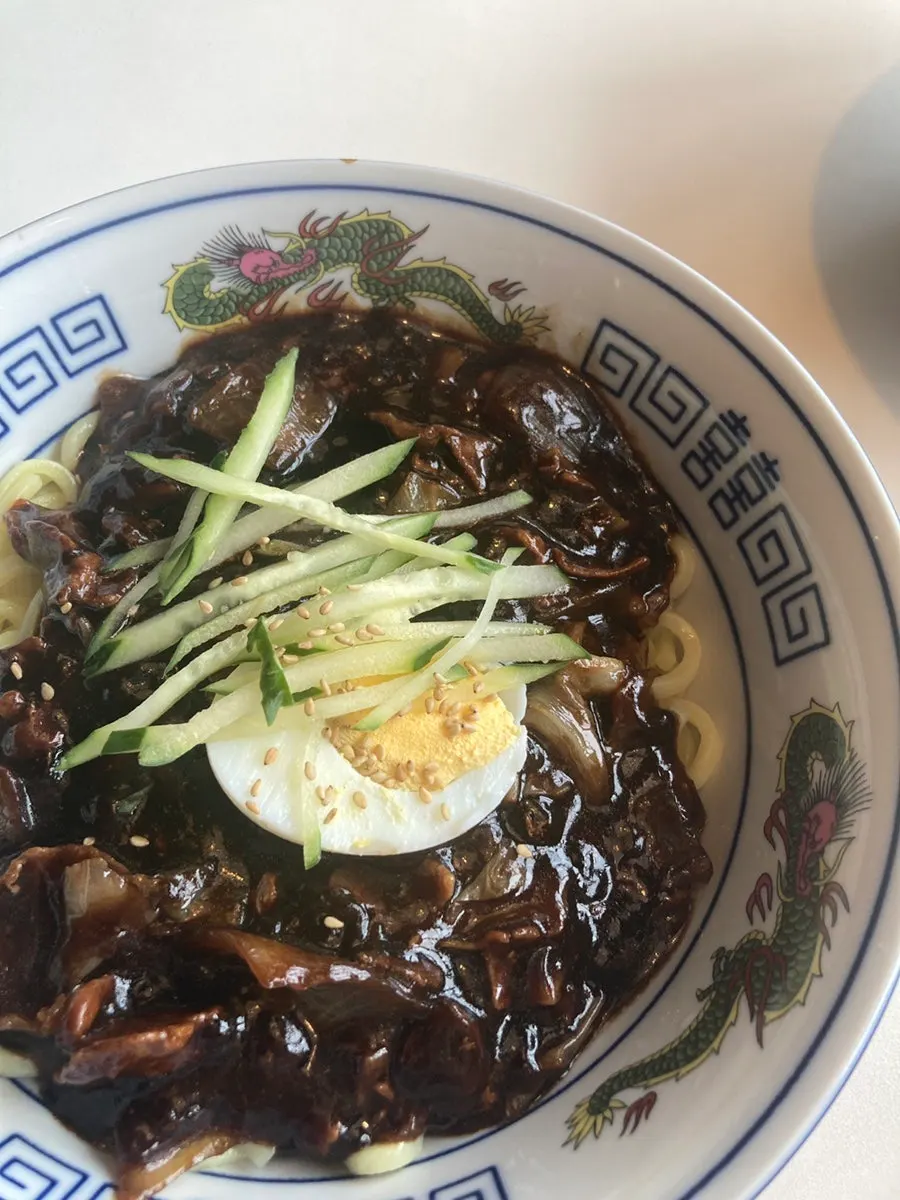 Mixing spicy pepper gan-jjajang