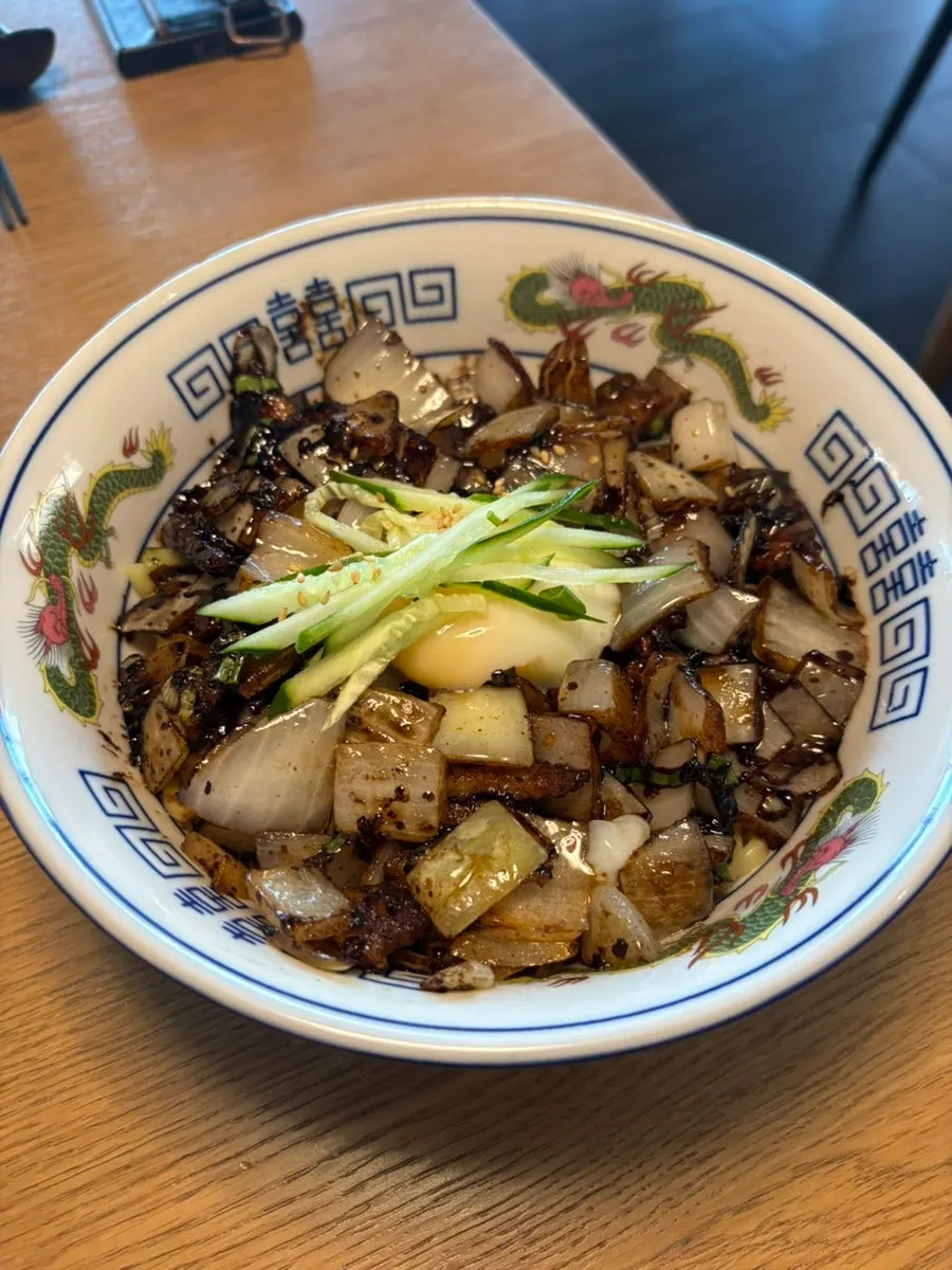 수란이 올라간 오겹 간짜장 한 그릇
