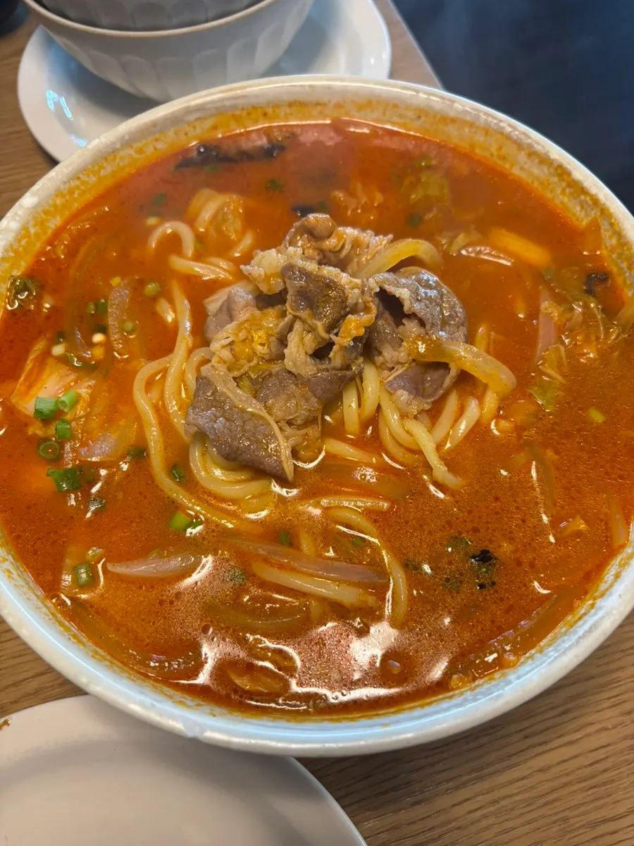 얼큰한 우삼겹 소고기 짬뽕 국물