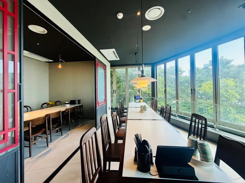 Dining hall tables with comfortable spacing