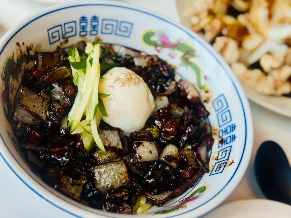 Poached-egg jajangmyeon with the yolk broken open