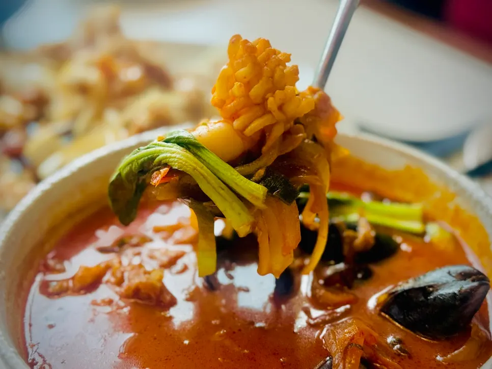 Close-up of the seafood jjamppong bap ingredients