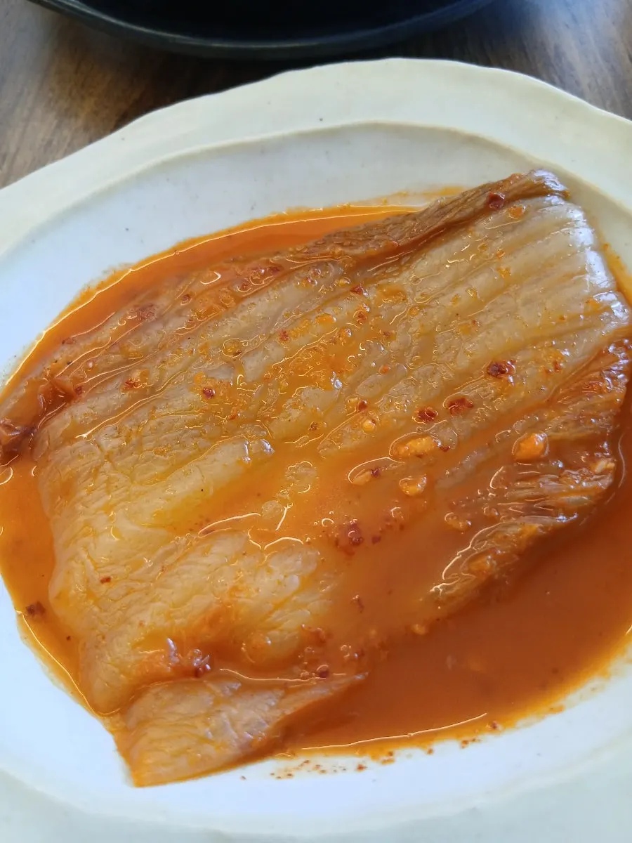 향긋한 매생이전이 올라간 접시