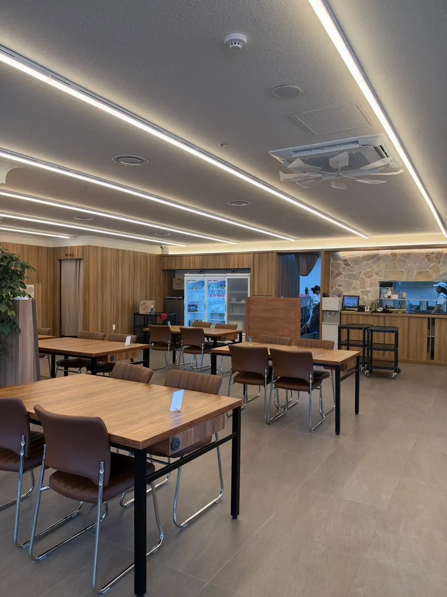 Spacious interior seating at Deodo Gejang
