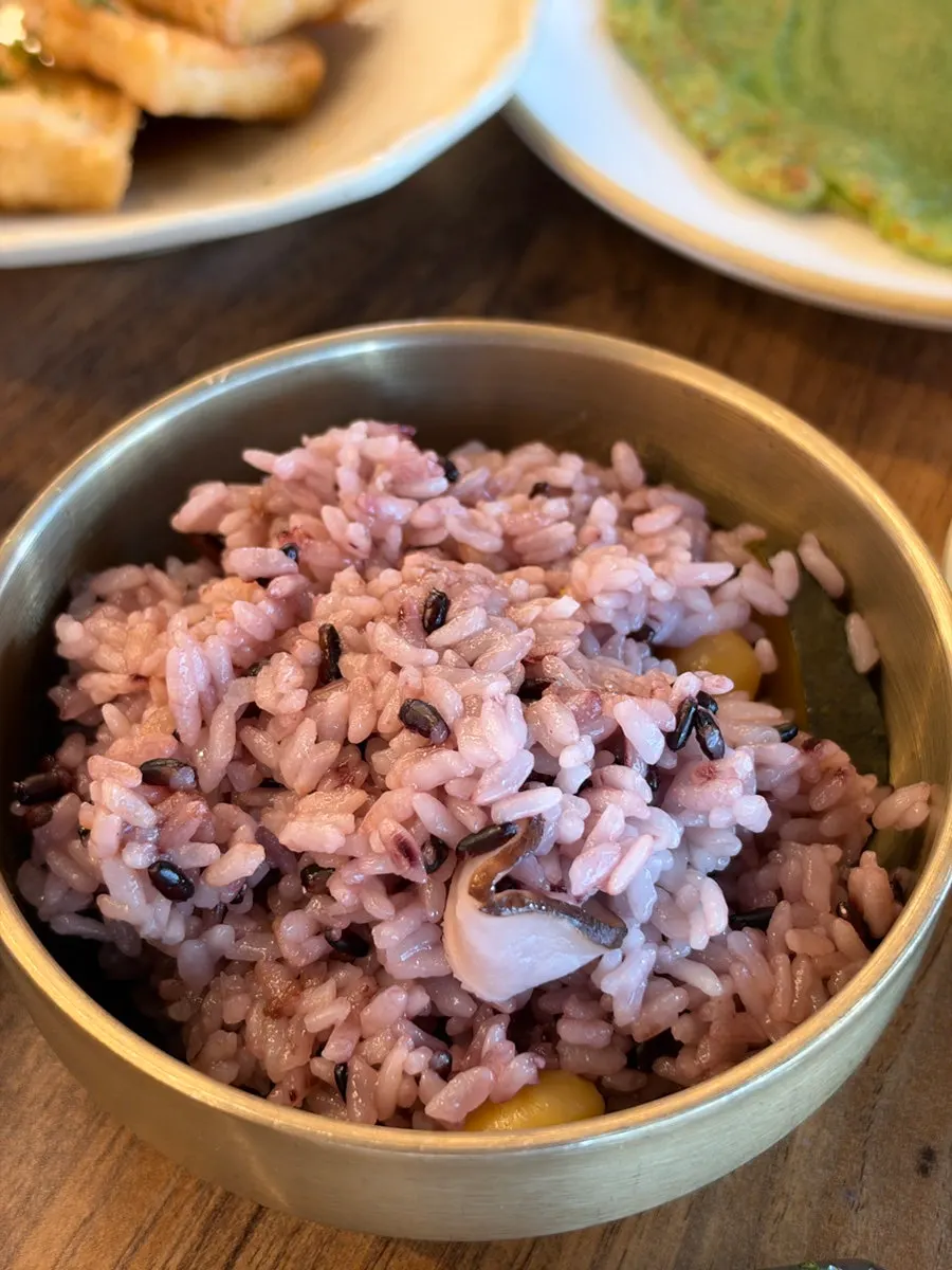 Black rice nutritious pot rice at Deodo Gejang