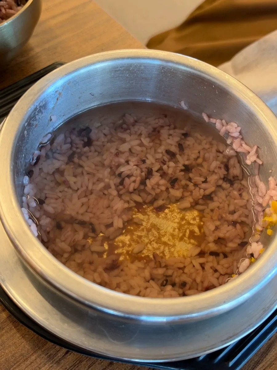 Pot rice with hot water poured in to make sungnyung