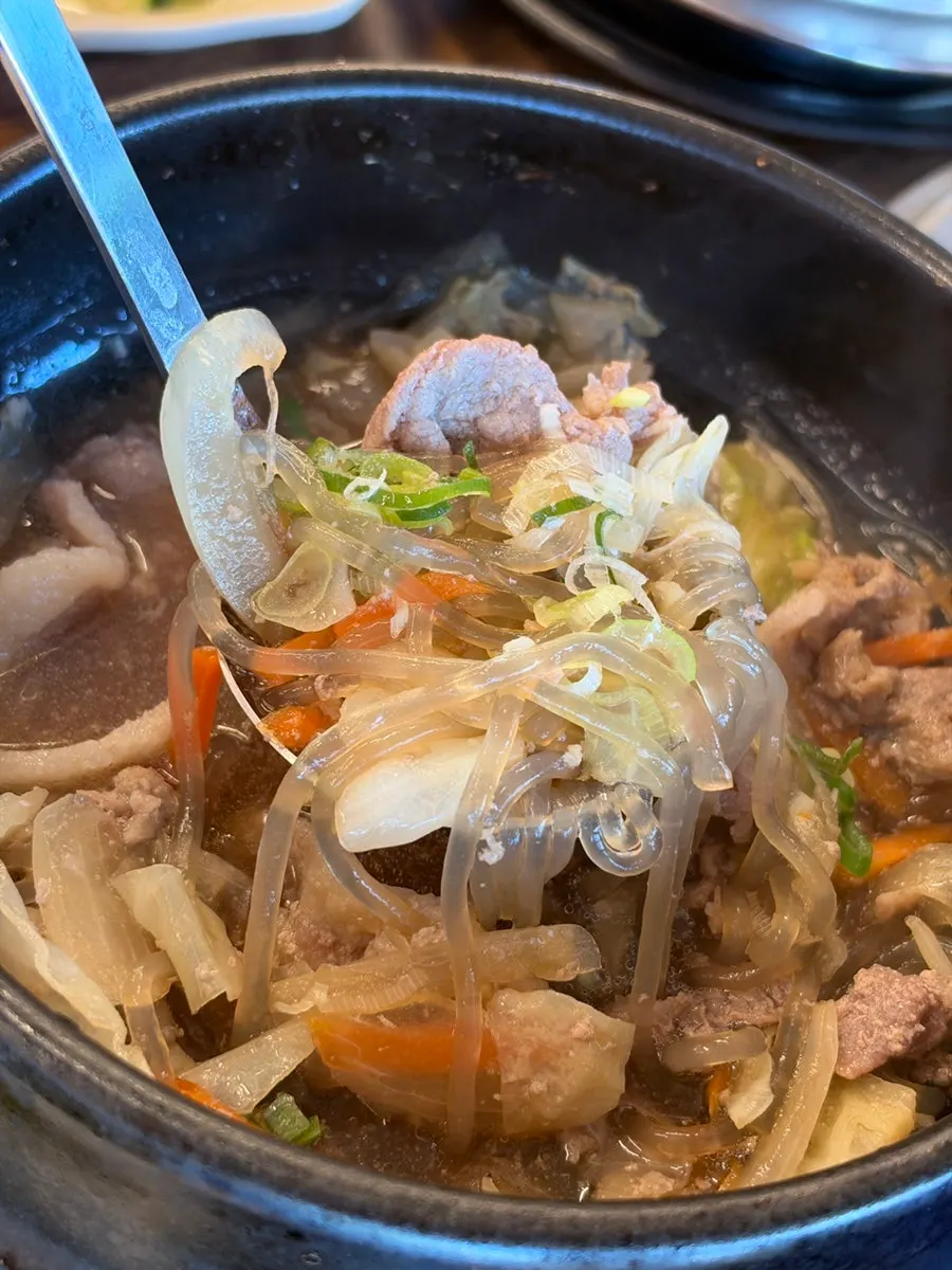 Ddukbulgogi with meat, cabbage, and glass noodles