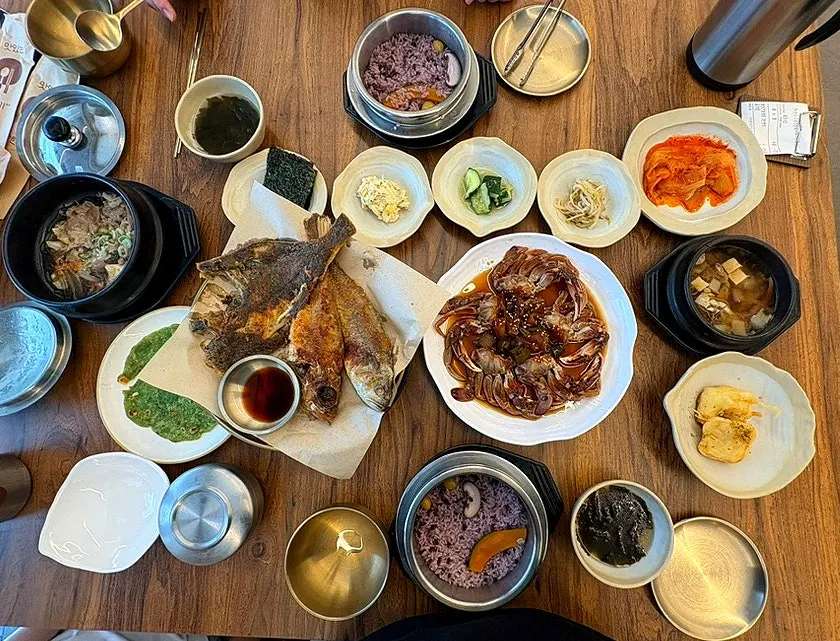 Grilled fish and yellow crab jang nutritious pot rice set for two, table spread