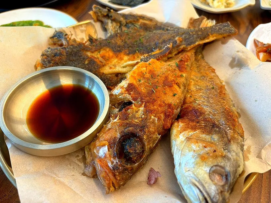 Three grilled fish on a plate