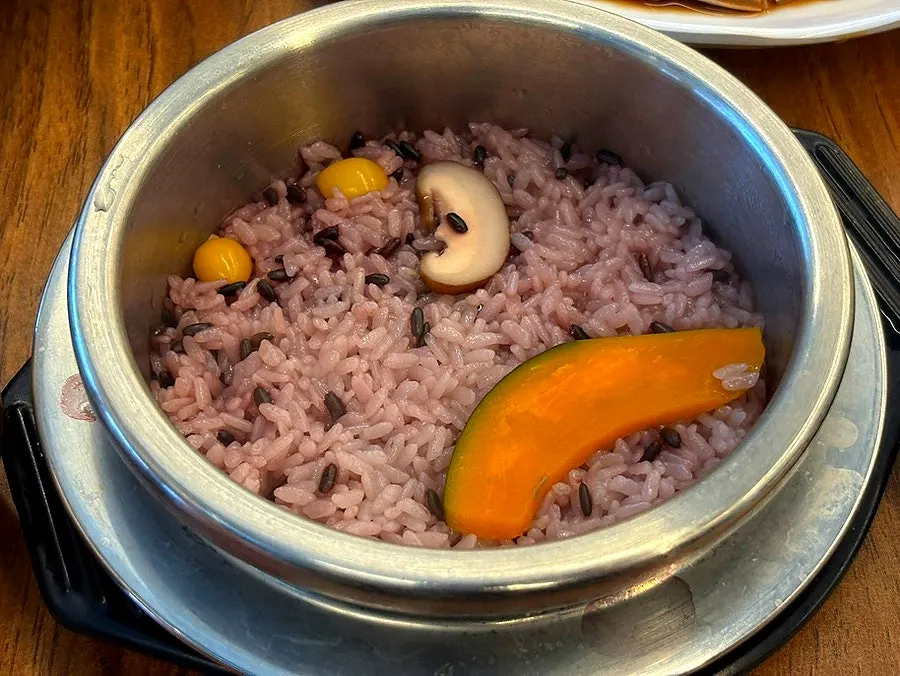 Nutritious stone pot rice topped with sweet pumpkin, ginkgo nuts, and shiitake mushrooms