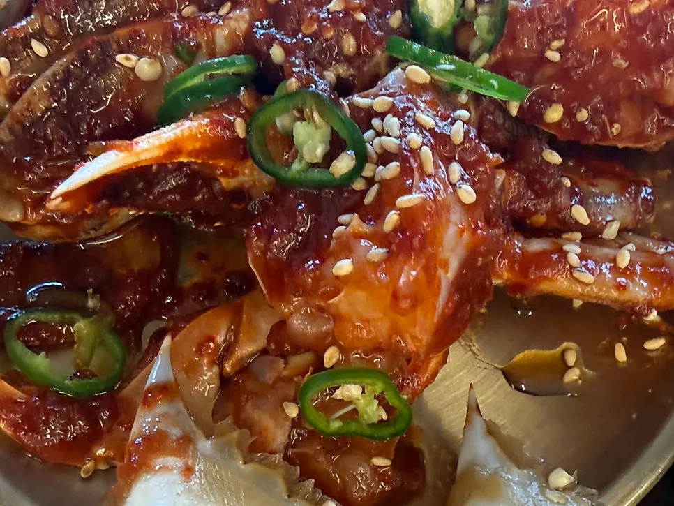 밑반찬까지 깔린 더도게장 한상차림