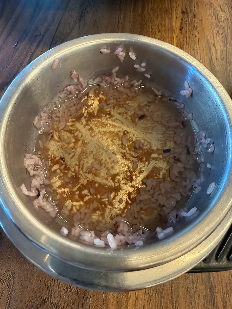 따뜻한 국과 게장을 번갈아 먹는 상차림