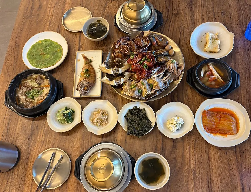 식사를 마친 더도게장 한상 테이블
