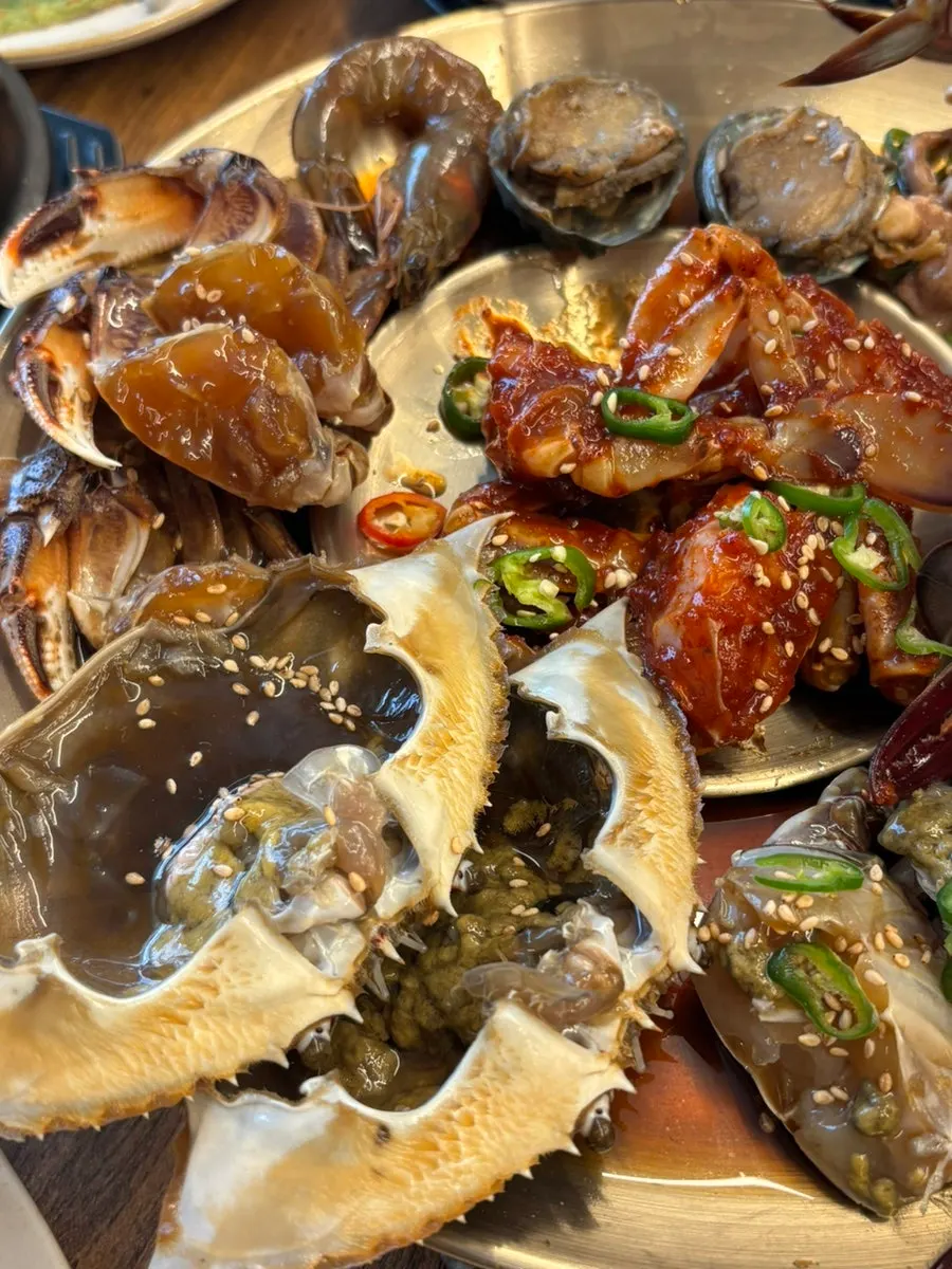 Crab shell mixed with rice and crab meat