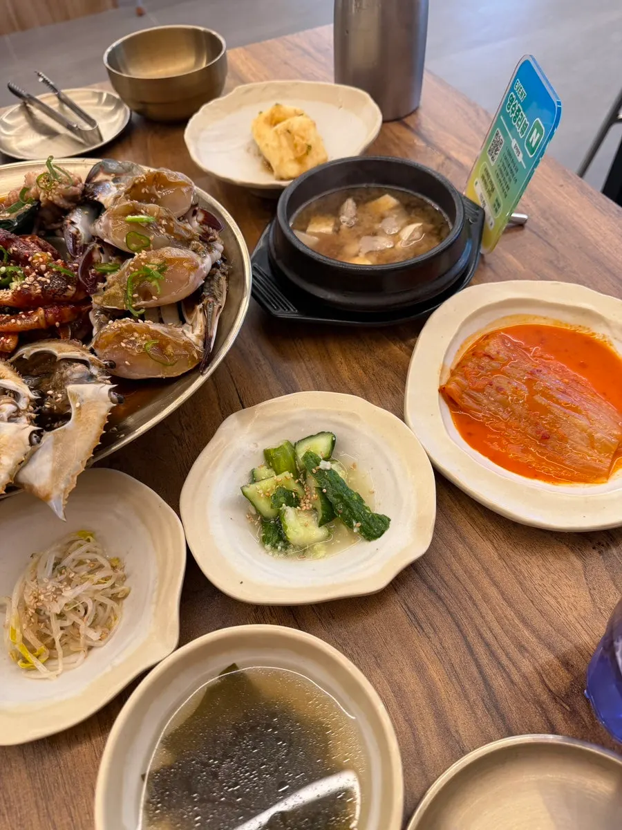 오이 숙주 김치찜 등 반찬 구성