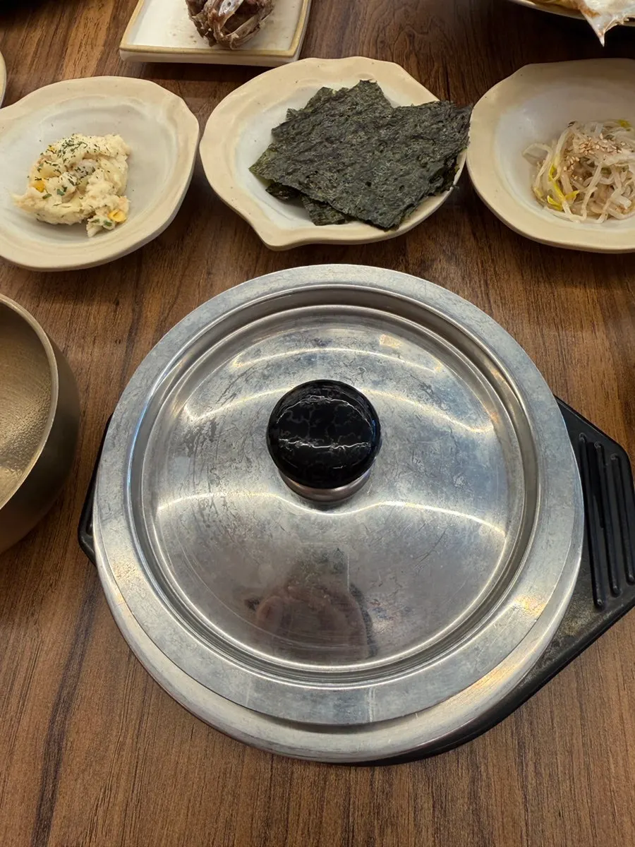 꽃게가 들어간 된장찌개와 미역국