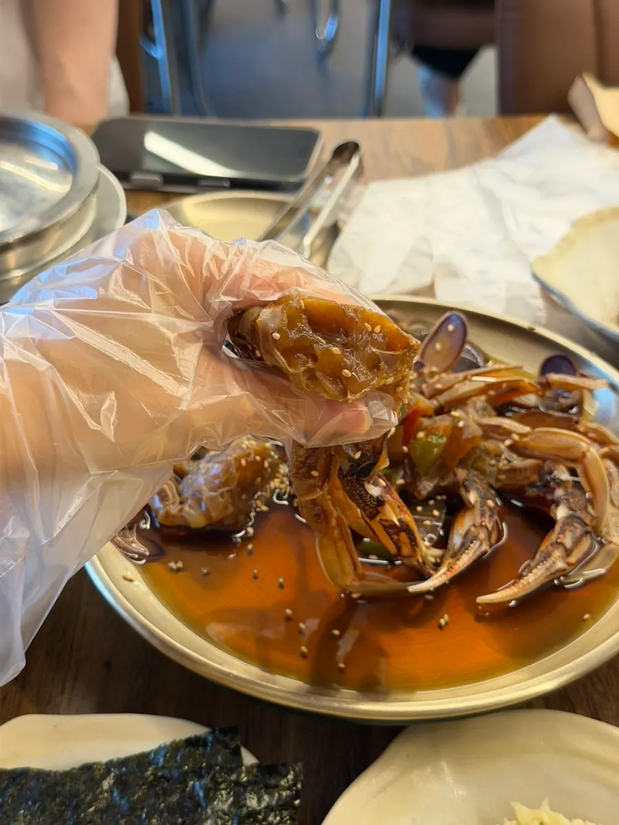 Sweet and spicy marinated crab at Deodo Gejang