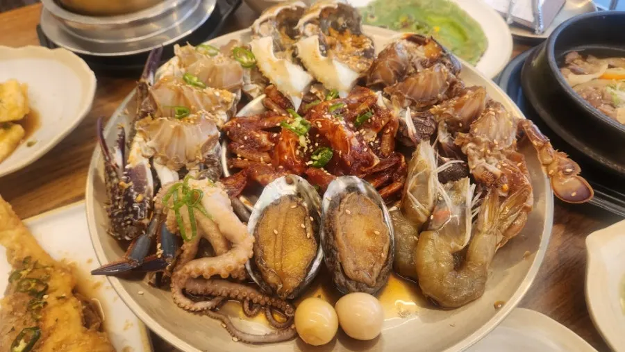 낙지와 전복장, 간장새우 등 해물장