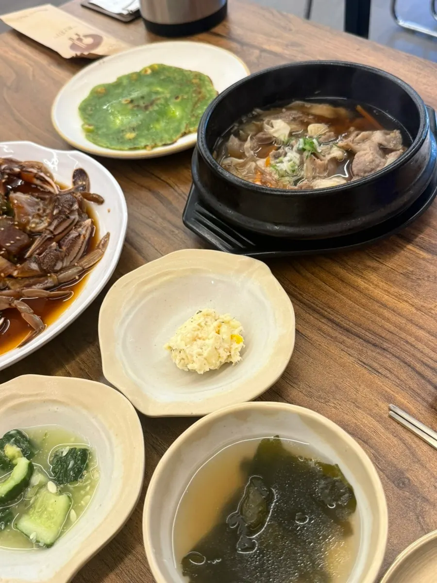 Ttukbaegi bulgogi and basic side dishes