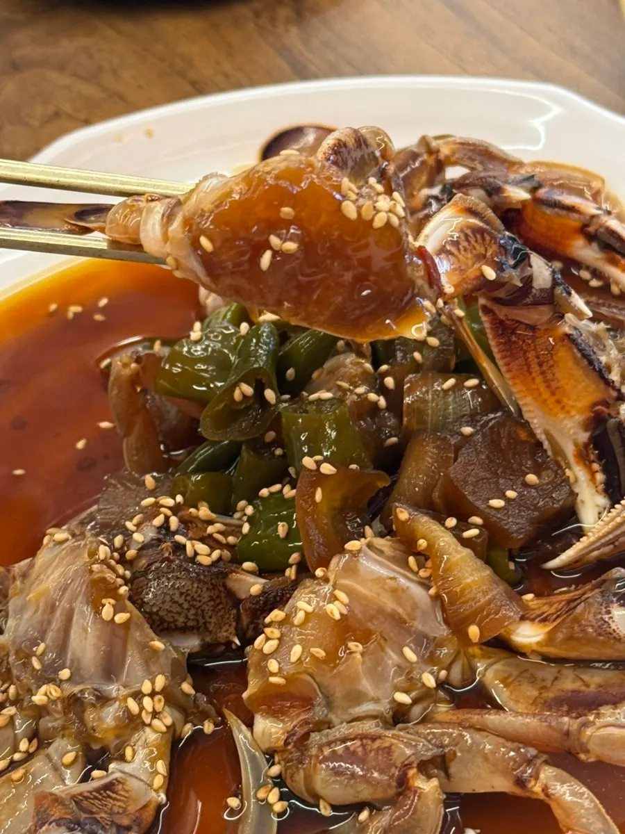 Cross-section of the soy crab, packed with meat